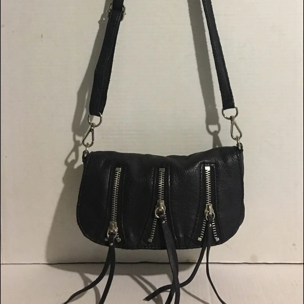 Llnea Pelle Alex black zip crossbody bag